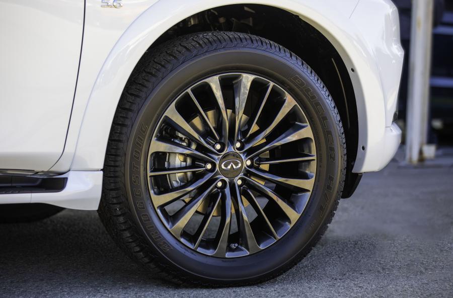Колеса Infiniti QX80 5.6 Edition 30 2019 года  (фото 8 из 8)